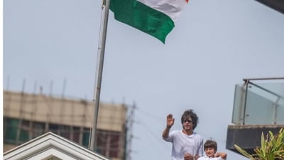Shah Rukh Khan and his son Abram in an older picture from their home Mannat. Shah Rukh Khan and his son Abram in an older picture from their home Mannat.