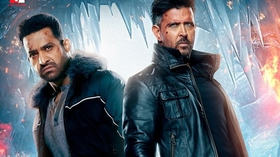 War 2 worldwide box office collection: Hrithik Roshan and Jr NTR face off against each other in this YRF Spy Universe movie.