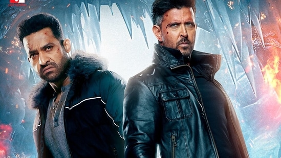 War 2 worldwide box office collection: Hrithik Roshan and Jr NTR face off against each other in this YRF Spy Universe movie.