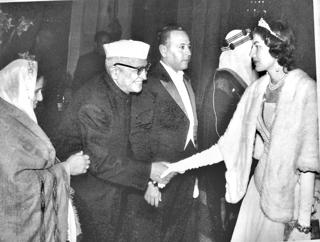 DMC president Ram Niwas Agarwal greets Soraya, the Empress of Iran, in Delhi in February 1956. (Photo courtesy: Mahika Agarwal) DMC president Ram Niwas Agarwal greets Soraya, the Empress of Iran, in Delhi in February 1956. (Photo courtesy: Mahika Agarwal)