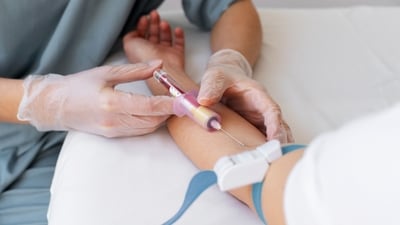 A cardiologist recommend various blood tests to assess heart health, identify potential issues, and monitor existing conditions. Here are some common tests. (Freepik)