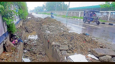 A damaged storm sewer system in Jalandhar bypass area near Karabara Chowk in Ludhiana on Saturday. (Gurpreet Singh/HT) A damaged storm sewer system in Jalandhar bypass area near Karabara Chowk in Ludhiana on Saturday. (Gurpreet Singh/HT)