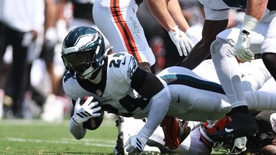 Philadelphia Eagles safety Andrew Mukuba (24) recovers a fumble against the Cleveland Browns during the second quarter at Lincoln Financial Field. (Bill Streicher-Imagn Images via Reuters Connect)