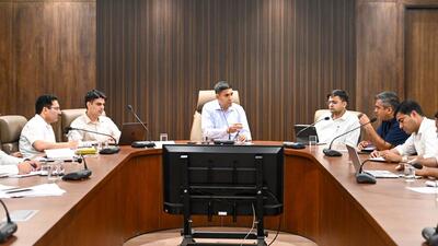 MCG commissioner Pradeep Dahiya during the meeting with officials on Saturday. (Parveen Kumar/HT Photo) MCG commissioner Pradeep Dahiya during the meeting with officials on Saturday. (Parveen Kumar/HT Photo)