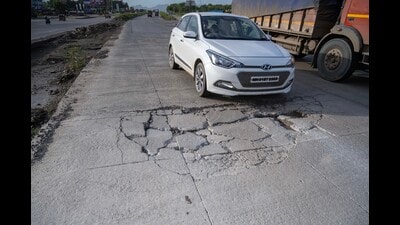 Mumbai, India - August 06, 2025: Black Spots on National Highway No- 48 at Takwahal village located in the Palghar district of Maharashtra, India, on Wednesday, August 06, 2025. (Photo by Satish Bate/ Hindustan Times) (Hindustan Times) Mumbai, India - August 06, 2025: Black Spots on National Highway No- 48 at Takwahal village located in the Palghar district of Maharashtra, India, on Wednesday, August 06, 2025. (Photo by Satish Bate/ Hindustan Times) (Hindustan Times)