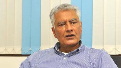 Punjab BJP chief Sunil Jakhar on Saturday wrote to the Election Commission, seeking action against AAP leader Manish Sisodia for his remarks aimed at “undermining the election process” in the 2027 assembly polls. (HT file)