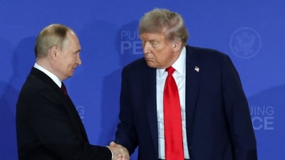 U.S. President Donald Trump and Russian President Vladimir Putin shake hands during a press conference following their meeting to negotiate an end to the war in Ukraine, at Joint Base Elmendorf-Richardson in Anchorage, Alaska, U.S., August 15, 2025. REUTERS/Jeenah Moon (REUTERS)