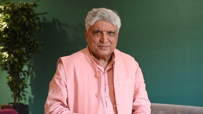 Javed Akhtar slams trolls calling him a traitor. Javed Akhtar slams trolls calling him a traitor.