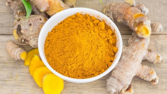 Turmeric's potential health benefits are attributed to curcumin, a bioactive compound with anti-inflammatory and antioxidant properties. (Freepik)