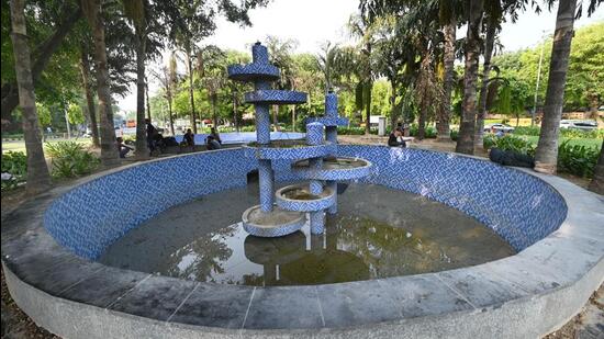 A non-functional fountain, as seen in May. (Arvind Yadav/HT Photo)