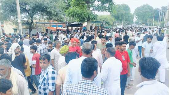 Victim’s family members and supporters holding a protest demanding the arrest of the accused, at Dhigawa in Bhiwani on Saturday. (HT)