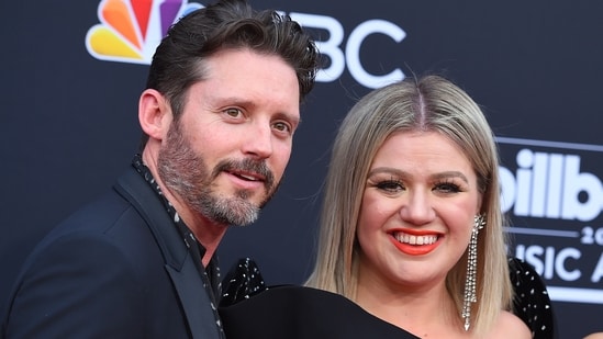 Kelly Clarkson mourns the death of ex-husband Brandon Blackstock, cancels shows. (Invision)