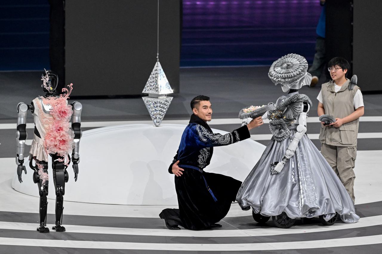 Before They Can Rule the World, Chinese Robots Need to Master Basic Chores Before They Can Rule the World, Chinese Robots Need to Master Basic Chores