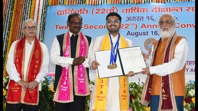 (L) MNNIT director Prof RS Verma and (second from left) ISRO chief V Narayanan and (R) Prof Anil Sahasrabudhe, chairman of the NAAC Executive Committee (R) felicitating Vaibhav Kansal of BTech with overall Institute Gold Medal on Saturday evening. (HT PHOTO) (L) MNNIT director Prof RS Verma and (second from left) ISRO chief V Narayanan and (R) Prof Anil Sahasrabudhe, chairman of the NAAC Executive Committee (R) felicitating Vaibhav Kansal of BTech with overall Institute Gold Medal on Saturday evening. (HT PHOTO)