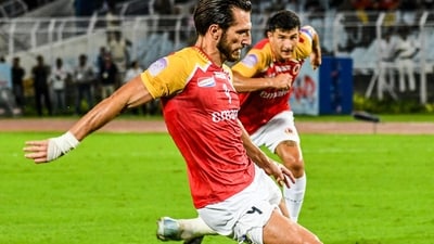 For his second goal, Diamantakos showcased his poachers' instinct with a brilliant finish. (X)