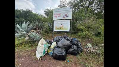 Grasslands are already shrinking due to encroachment, and now waste including plastic and biomedical is adding another layer of danger to the animals in grassland areas, particularly in Saswad, says expert. (HT PHOTO) Grasslands are already shrinking due to encroachment, and now waste including plastic and biomedical is adding another layer of danger to the animals in grassland areas, particularly in Saswad, says expert. (HT PHOTO)