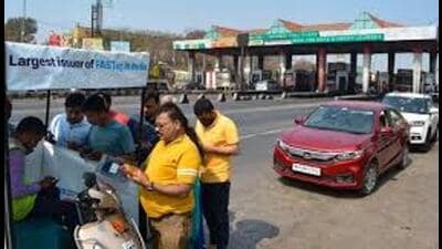 Officials clarified that activations represent vehicles purchasing the pass, while transactions reflect actual toll use, meaning many new pass holders were yet to make highway trips. (For Representation) Officials clarified that activations represent vehicles purchasing the pass, while transactions reflect actual toll use, meaning many new pass holders were yet to make highway trips. (For Representation)