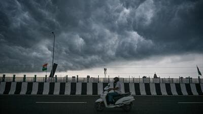 On Sunday, Delhi’s base weather station at Safdarjung logged 0.2mm of rainfall between 8.30am and 5.30pm. (Sanchit Khanna/HT Photo) On Sunday, Delhi’s base weather station at Safdarjung logged 0.2mm of rainfall between 8.30am and 5.30pm. (Sanchit Khanna/HT Photo)