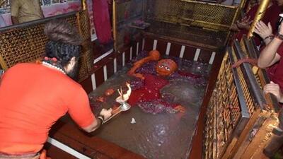 Rituals being performed after the Ganga entered the bade hanuman temple in Prayagraj. (HT File Photo) Rituals being performed after the Ganga entered the bade hanuman temple in Prayagraj. (HT File Photo)