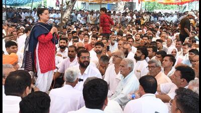 State irrigation minister Shruti Choudhry trying to pacify the protesters at Bhiwani’s Dhigawa village. (HT) State irrigation minister Shruti Choudhry trying to pacify the protesters at Bhiwani’s Dhigawa village. (HT)