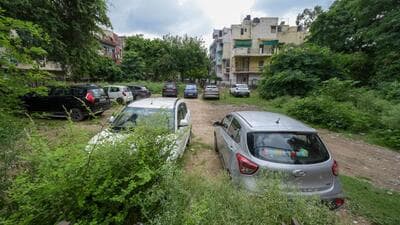 Vehicles at a park near Vikaspuri in New Delhi in July. (RAJ K RAJ /HT PHOTO) Vehicles at a park near Vikaspuri in New Delhi in July. (RAJ K RAJ /HT PHOTO)