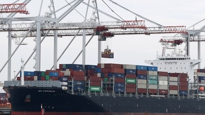 Cargo is loaded onto the container ship MH Perseus, following its arrival from New Orleans, U.S., at the Port of Southampton, Southampton, Britain, (REUTERS FILE PHOTO) Cargo is loaded onto the container ship MH Perseus, following its arrival from New Orleans, U.S., at the Port of Southampton, Southampton, Britain, (REUTERS FILE PHOTO)