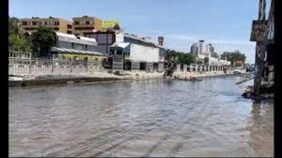 Noting that stagnant water could lead to outbreaks of malaria, dengue and other infections, the court directed authorities to pump out the accumulated water immediately. (HT photo for representation)