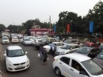Car parking on roadsides hinder traffic in Lajpat Nagar. (HT Archive)