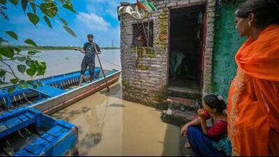 A view of Yamuna River at Yamuna Bazaar in New Delhi, on Monday. (Sanchit Khanna/ Hindustan Times)