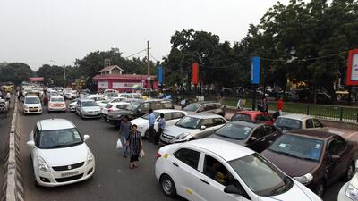 Car parking on roadsides hinder traffic in Lajpat Nagar. (HT Archive) Car parking on roadsides hinder traffic in Lajpat Nagar. (HT Archive)