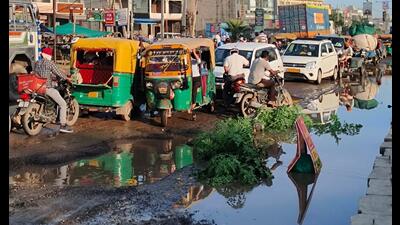 Commuters struggle to navigate massive potholes on Landran Road, a key part of the 40-km National Highway 205-A stretch that connects Kharar to Tepla via Banur. (HT) Commuters struggle to navigate massive potholes on Landran Road, a key part of the 40-km National Highway 205-A stretch that connects Kharar to Tepla via Banur. (HT)