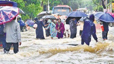 It rained consistently through the day. Several places had breached the 150-mm mark. (Anshuman Poyrekar/ Hindustan Times) It rained consistently through the day. Several places had breached the 150-mm mark. (Anshuman Poyrekar/ Hindustan Times)