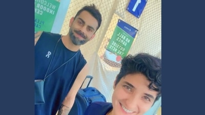 Virat Kohli clicked with a fan during training session in London. (Virat Kohli Fan Club - X) Virat Kohli clicked with a fan during training session in London. (Virat Kohli Fan Club - X)