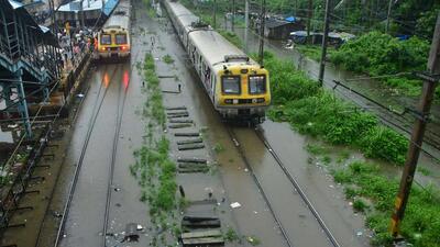 Waterlogging on the tracks of Dadar railway station on Central Railway line. The water accumulated due to the heavy rainfall and the overflowing of a nullah. (Bhushan Koyande/HT Photo)