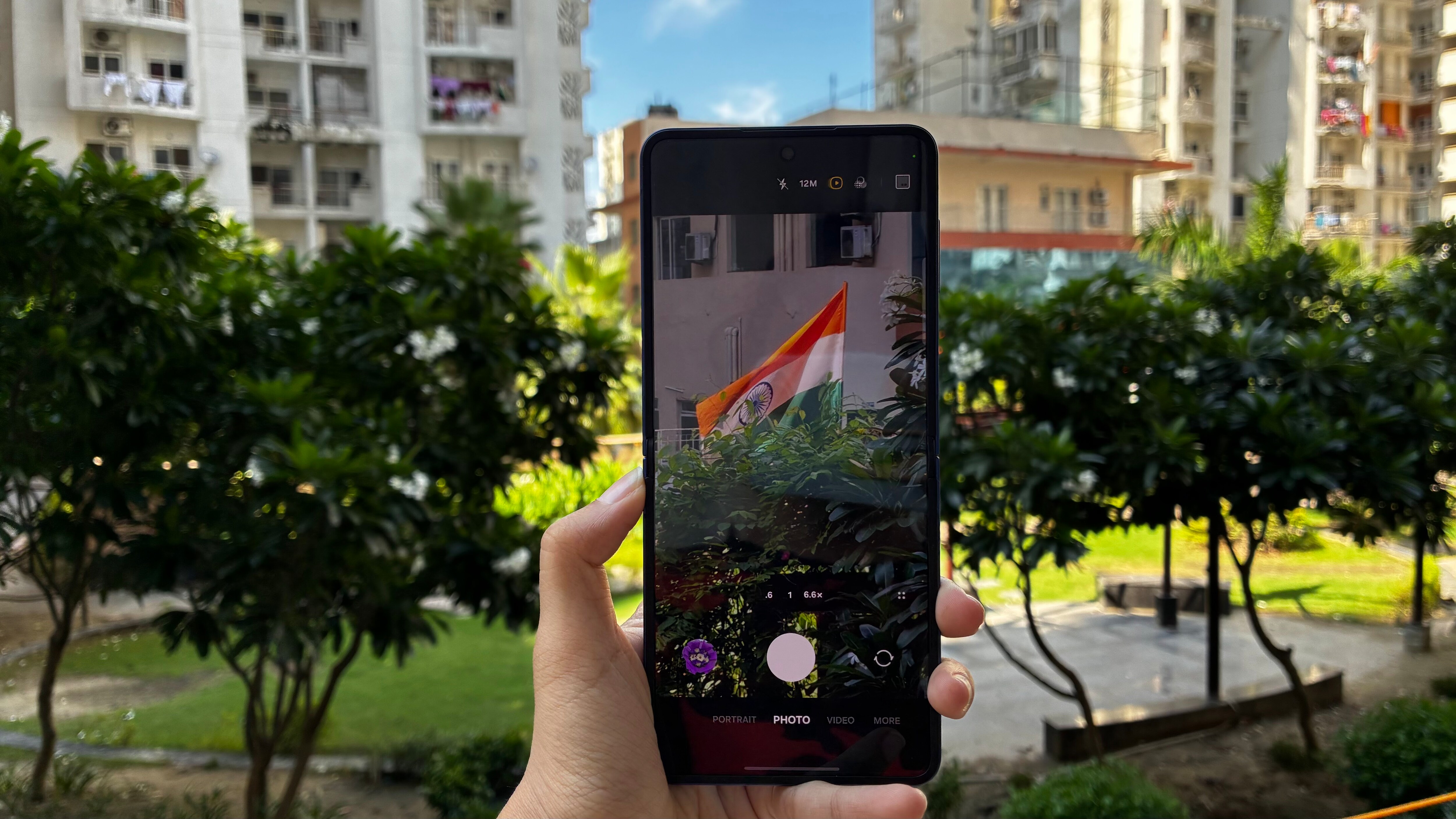 Samsung Galaxy Z Flip 7 5G features a dual rear camera that sits on the cover display. (Aishwarya Panda-HT) Samsung Galaxy Z Flip 7 5G features a dual rear camera that sits on the cover display. (Aishwarya Panda-HT)