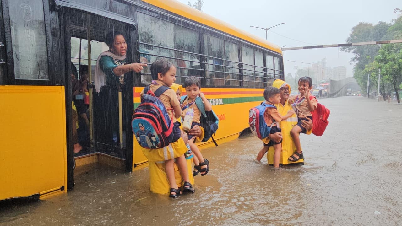 Students from Don Bosco School rescued from waterlogged Matunga area (via HT) Students from Don Bosco School rescued from waterlogged Matunga area (via HT)
