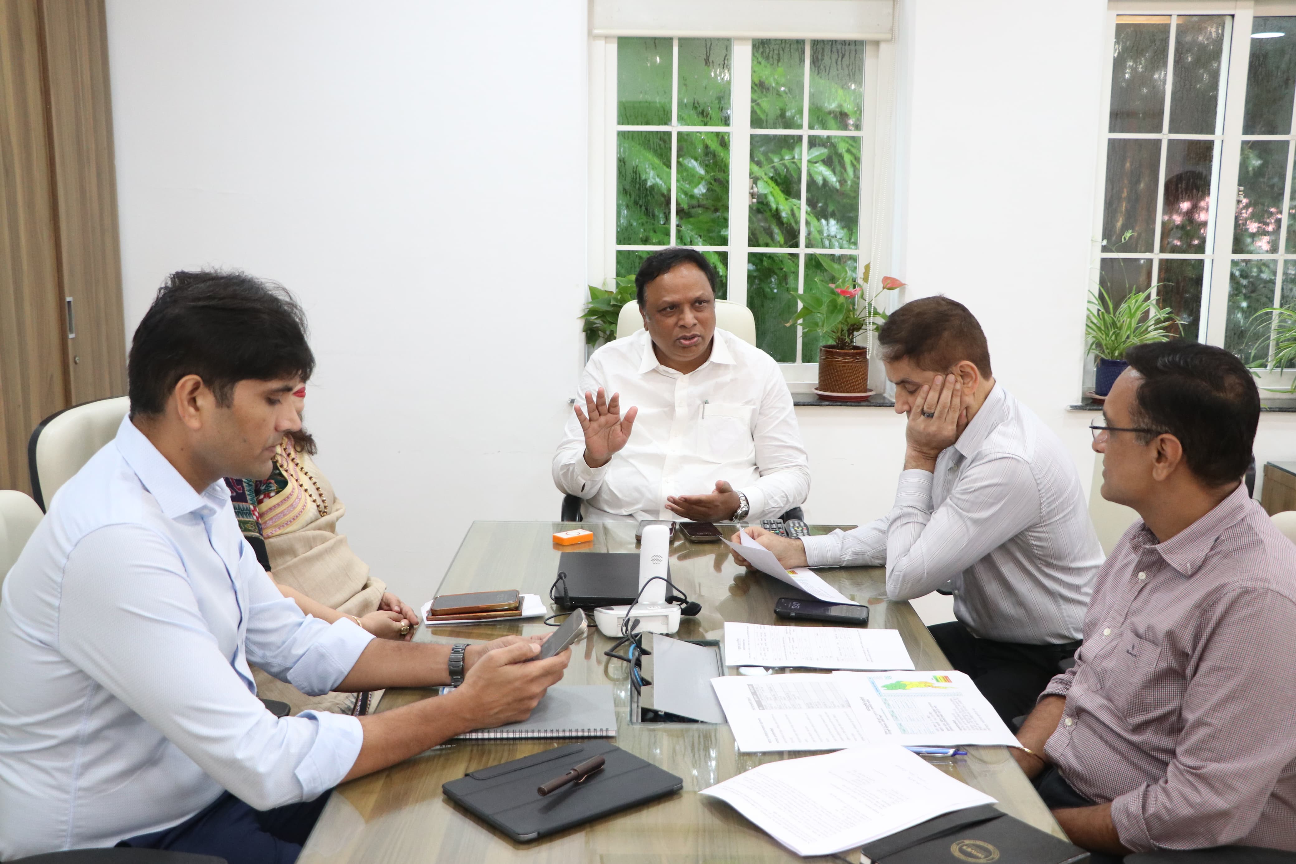 Mumbai suburban guardian minister Ashish Shelar reviews the incessant rains and flooding situation. (via HT) Mumbai suburban guardian minister Ashish Shelar reviews the incessant rains and flooding situation. (via HT)