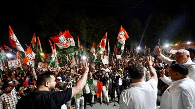 Gaya [Bihar], Aug 18 (ANI): Lok Sabha LoP and Congress MP Rahul Gandhi and LoP in the Bihar assembly, Tejashwi Yadav greet the supporters during the Voter Adhikar Yatra, in Gaya on Monday. (AICC/ANI Photo) (AICC)