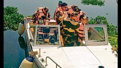 As floodwaters continue to inundate Ferozepur and Fazilka districts, the Border Security Force (BSF) has intensified both boat and foot patrols along the Indo-Pak border to prevent anti-national elements from exploiting the situation. As floodwaters continue to inundate Ferozepur and Fazilka districts, the Border Security Force (BSF) has intensified both boat and foot patrols along the Indo-Pak border to prevent anti-national elements from exploiting the situation.