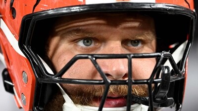 LANDOVER, MARYLAND - AUGUST 18: Ted Karras #64 of the Cincinnati Bengals waits to run out of the tunnel before the game against the Washington Commanders during the NFL Preseason 2025 game between Cincinnati Bengals and Washington Commanders at Northwest Stadium on August 18, 2025 in Landover, Maryland. Greg Fiume/Getty Images/AFP (Photo by Greg Fiume / GETTY IMAGES NORTH AMERICA / Getty Images via AFP) (Getty Images via AFP) LANDOVER, MARYLAND - AUGUST 18: Ted Karras #64 of the Cincinnati Bengals waits to run out of the tunnel before the game against the Washington Commanders during the NFL Preseason 2025 game between Cincinnati Bengals and Washington Commanders at Northwest Stadium on August 18, 2025 in Landover, Maryland. Greg Fiume/Getty Images/AFP (Photo by Greg Fiume / GETTY IMAGES NORTH AMERICA / Getty Images via AFP) (Getty Images via AFP)