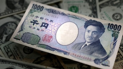 The government’s advisory panel had recommended an increase of 41 yen to 1,002 yen for this fiscal year. (REUTERS)