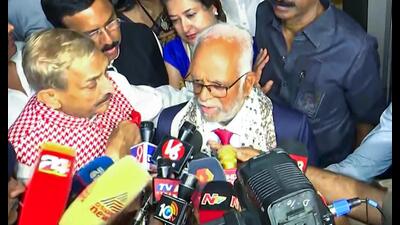 INDIA alliance Vice-Presidential candidate and former Supreme Court Judge B. Sudershan Reddy speaks to the media on his arrival at Delhi airport, in New Delhi on Tuesday. (Agency Photo) INDIA alliance Vice-Presidential candidate and former Supreme Court Judge B. Sudershan Reddy speaks to the media on his arrival at Delhi airport, in New Delhi on Tuesday. (Agency Photo)