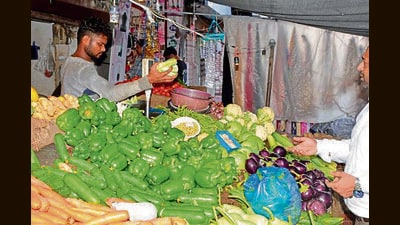 The impact has been severe on daily staples like onion, cauliflower, peas, spinach, cucumber, say residents. (Manish/HT) The impact has been severe on daily staples like onion, cauliflower, peas, spinach, cucumber, say residents. (Manish/HT)