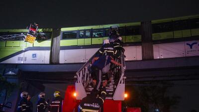 The monorail was stranded between Bhakti Park and Mysore Colony stations and passengers were rescued by the Mumbai fire brigade (Raju Shinde/ HT Photo) The monorail was stranded between Bhakti Park and Mysore Colony stations and passengers were rescued by the Mumbai fire brigade (Raju Shinde/ HT Photo)