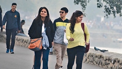 Residents said on social media that they are bundled up in sweaters and socks amid chilly weather in Bengaluru. (Sant Arora/HT/Representative image) Residents said on social media that they are bundled up in sweaters and socks amid chilly weather in Bengaluru. (Sant Arora/HT/Representative image)