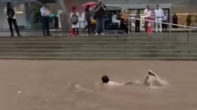 A young boy was seen swimming on a waterlogged road in Mumbai (X/@AbsoluteVish) A young boy was seen swimming on a waterlogged road in Mumbai (X/@AbsoluteVish)