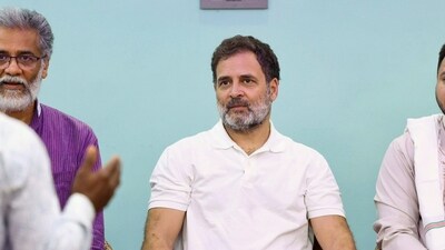 LoP in the Lok Sabha and Congress leader Rahul Gandhi with LoP in the Bihar Assembly and RJD leader Tejashwi Yadav and CPI (ML) Liberation General Secretary Dipankar Bhattacharya (@INCIndia) LoP in the Lok Sabha and Congress leader Rahul Gandhi with LoP in the Bihar Assembly and RJD leader Tejashwi Yadav and CPI (ML) Liberation General Secretary Dipankar Bhattacharya (@INCIndia)