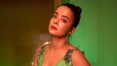 Actor Surveen Chawla Actor Surveen Chawla