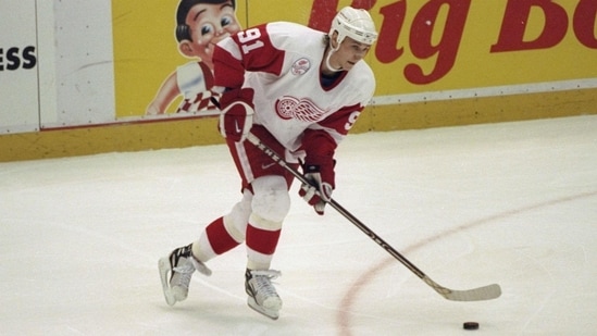 Sergei Fedorov's No. 91 jersey number to be retired by Detroit Red Wings next year. (X/@BruMSU_)