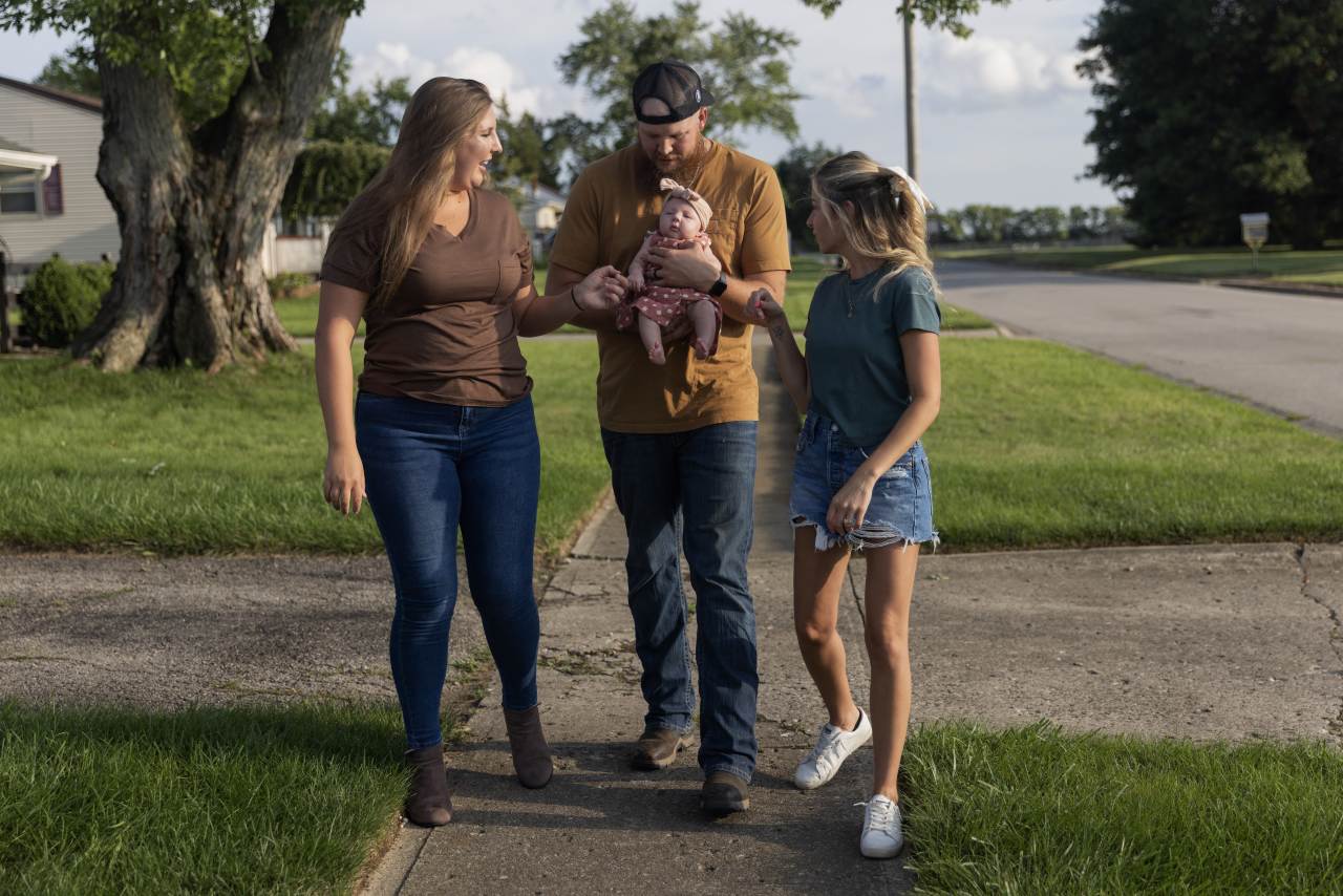 They Needed a Surrogate, So They Asked a Sibling to Do It They Needed a Surrogate, So They Asked a Sibling to Do It